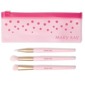 🤩 Brush Set Eyes. Love these to. Mary Kay Quality